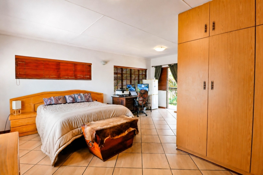 5 Bedroom Property for Sale in Wierda Park Gauteng