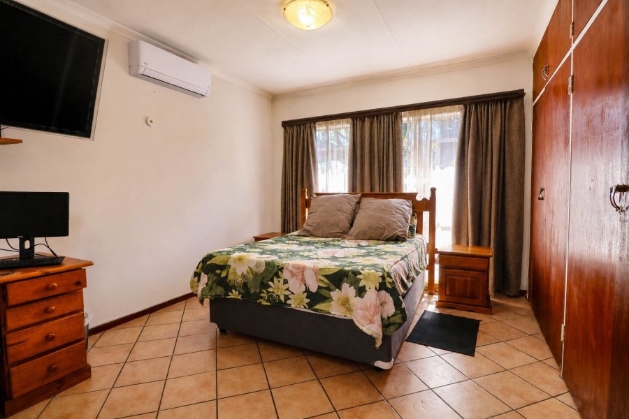 5 Bedroom Property for Sale in Wierda Park Gauteng