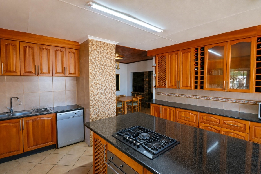 5 Bedroom Property for Sale in Wierda Park Gauteng
