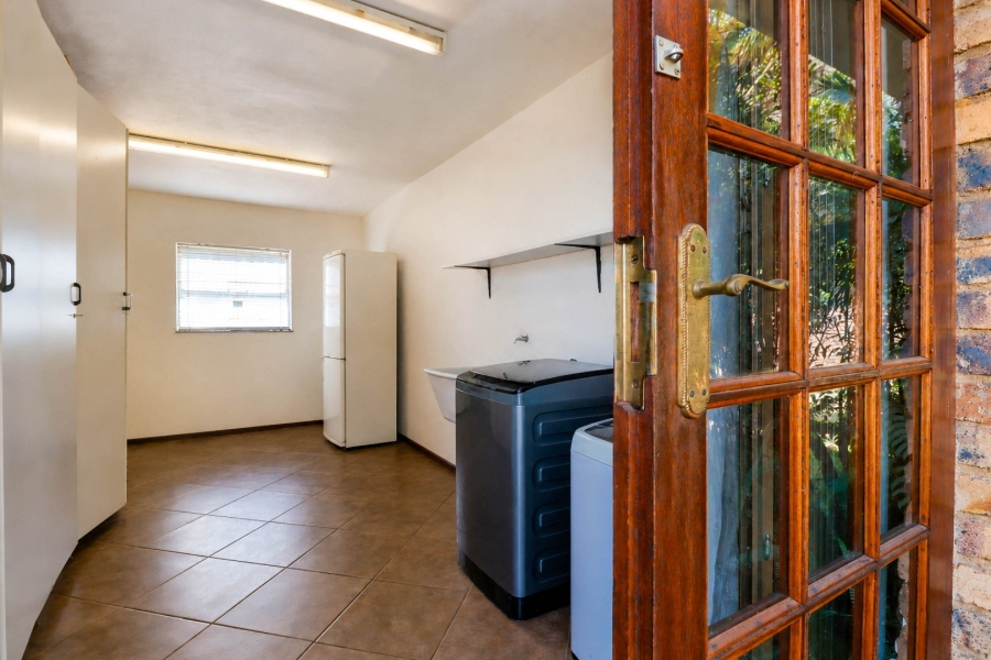 5 Bedroom Property for Sale in Wierda Park Gauteng