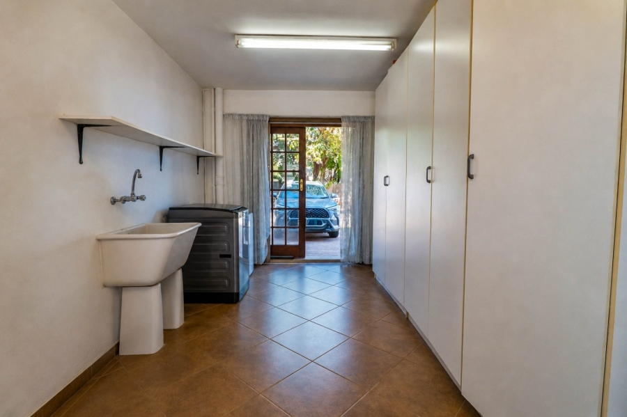 5 Bedroom Property for Sale in Wierda Park Gauteng