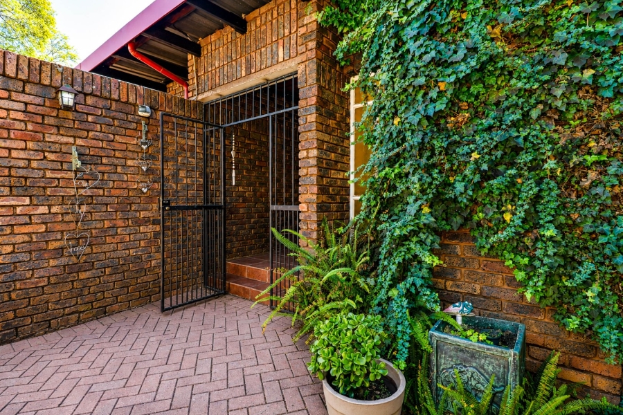 5 Bedroom Property for Sale in Wierda Park Gauteng