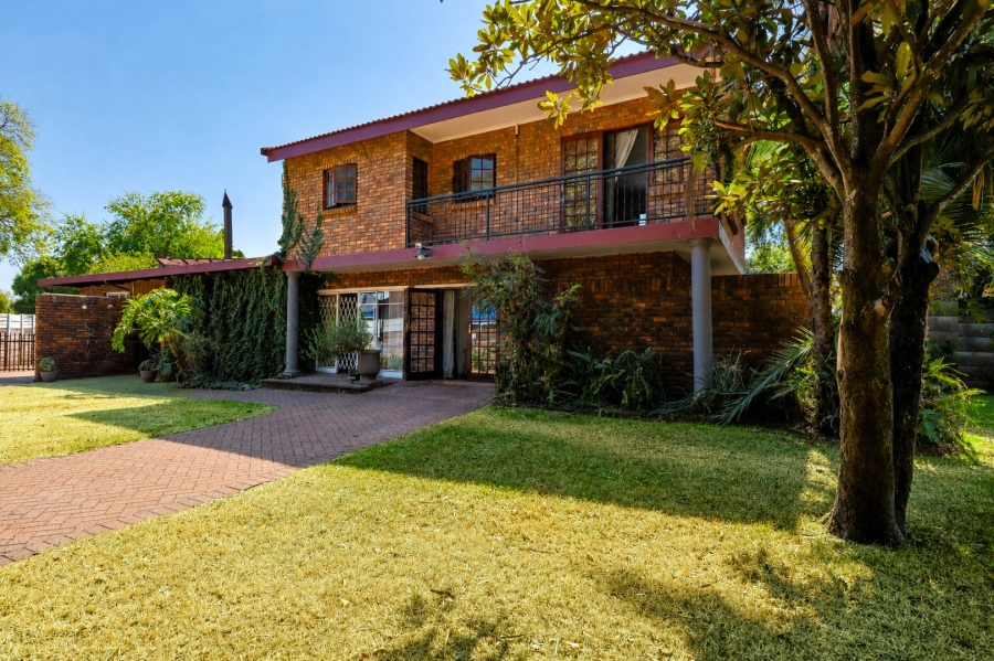 5 Bedroom Property for Sale in Wierda Park Gauteng