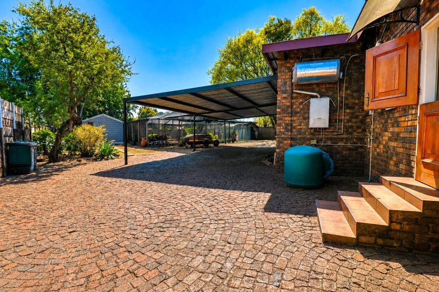 5 Bedroom Property for Sale in Wierda Park Gauteng