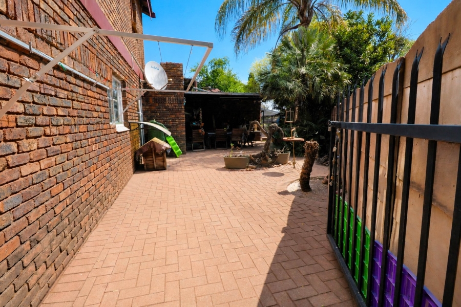 5 Bedroom Property for Sale in Wierda Park Gauteng