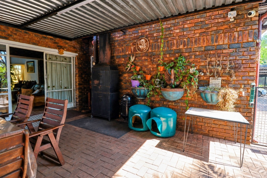 5 Bedroom Property for Sale in Wierda Park Gauteng