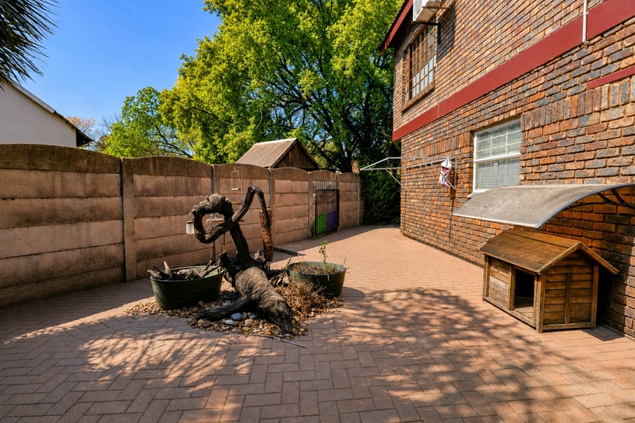 5 Bedroom Property for Sale in Wierda Park Gauteng