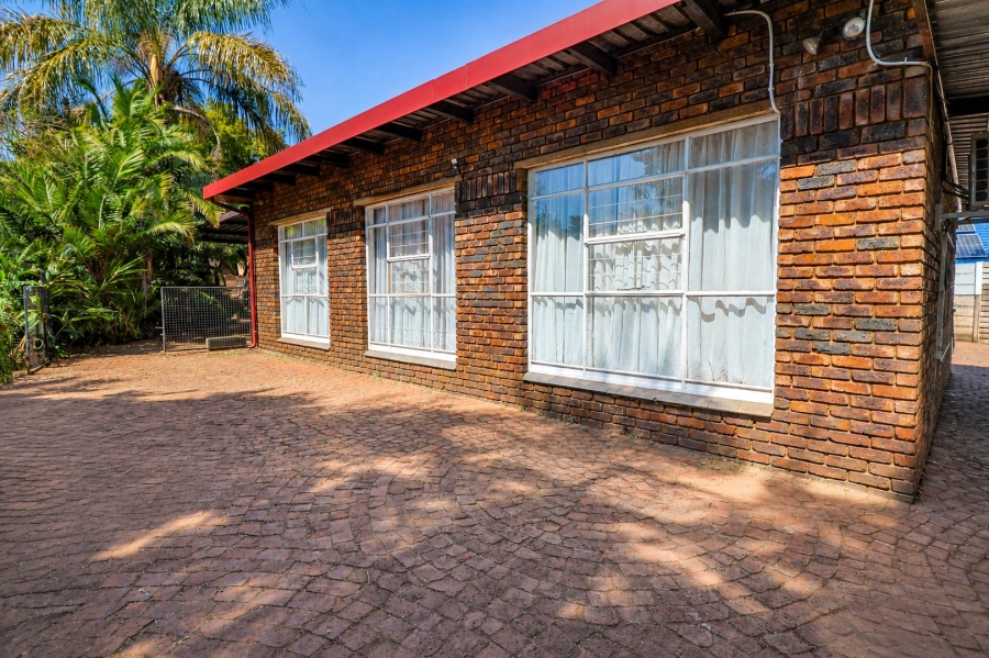 5 Bedroom Property for Sale in Wierda Park Gauteng