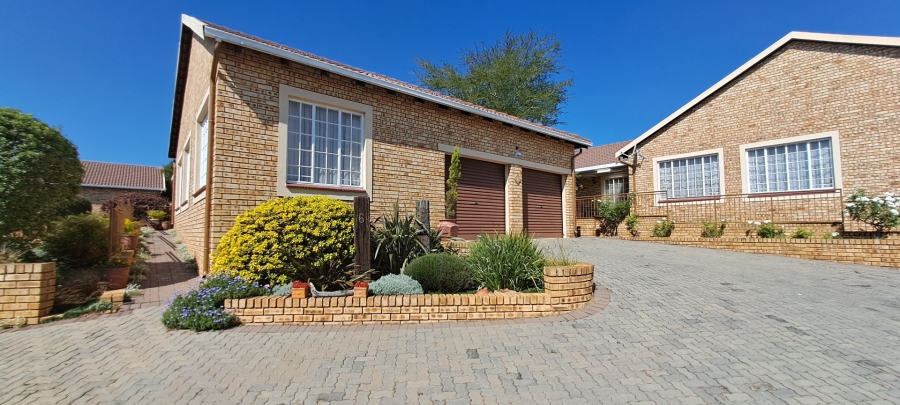 2 Bedroom Property for Sale in Wilgeheuwel Gauteng