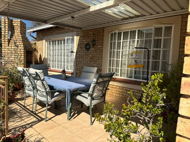 2 Bedroom Property for Sale in Wilgeheuwel Gauteng