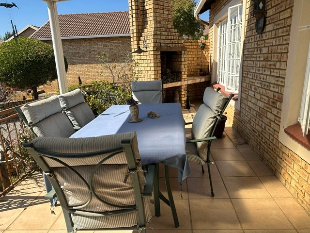 2 Bedroom Property for Sale in Wilgeheuwel Gauteng