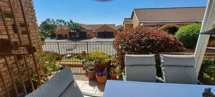 2 Bedroom Property for Sale in Wilgeheuwel Gauteng