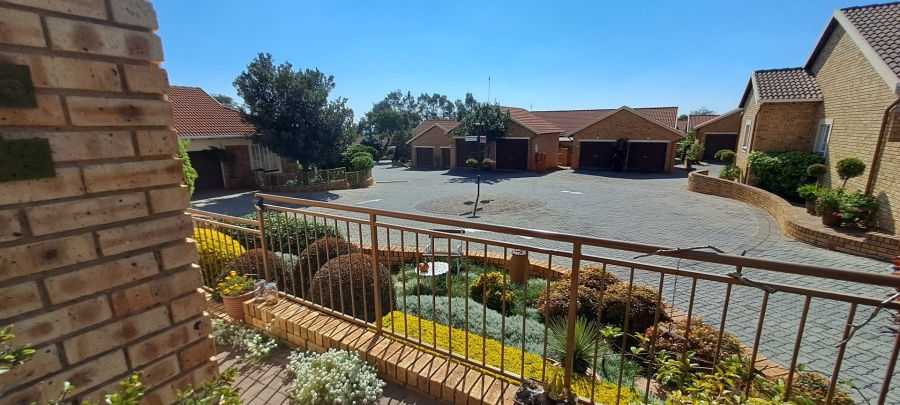 2 Bedroom Property for Sale in Wilgeheuwel Gauteng
