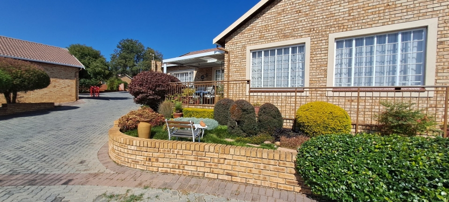 2 Bedroom Property for Sale in Wilgeheuwel Gauteng