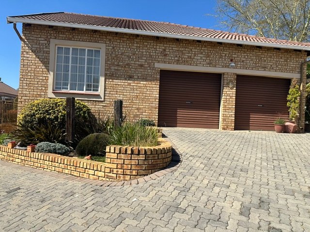 2 Bedroom Property for Sale in Wilgeheuwel Gauteng