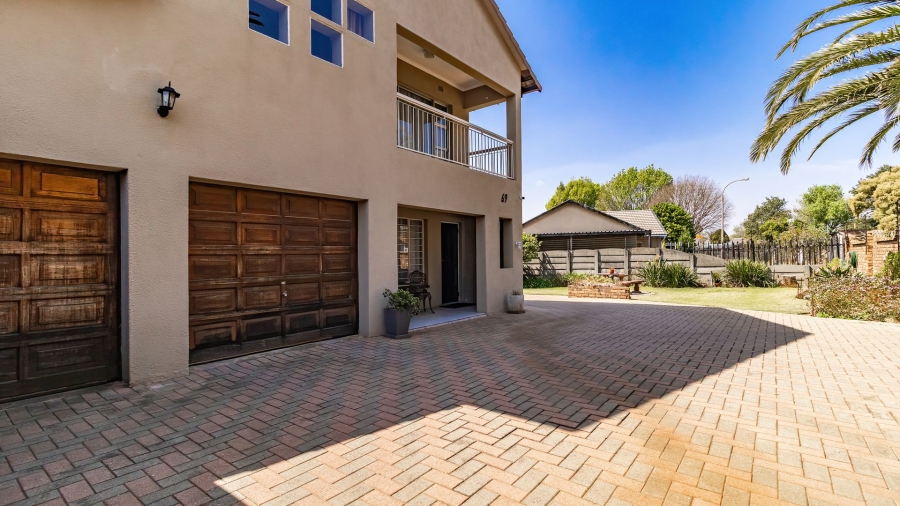 3 Bedroom Property for Sale in Bonaero Park Gauteng