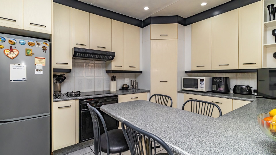 3 Bedroom Property for Sale in Bonaero Park Gauteng