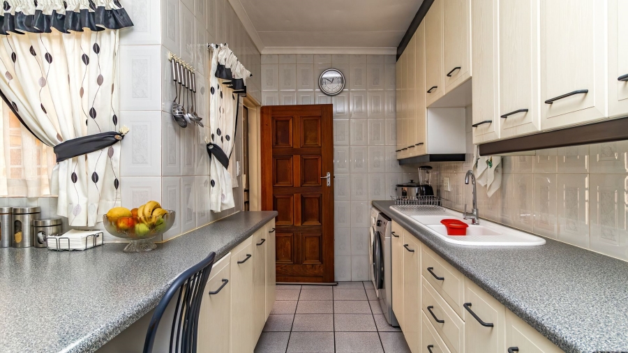 3 Bedroom Property for Sale in Bonaero Park Gauteng