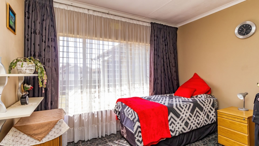 3 Bedroom Property for Sale in Bonaero Park Gauteng