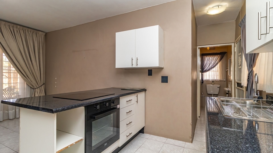 3 Bedroom Property for Sale in Bonaero Park Gauteng