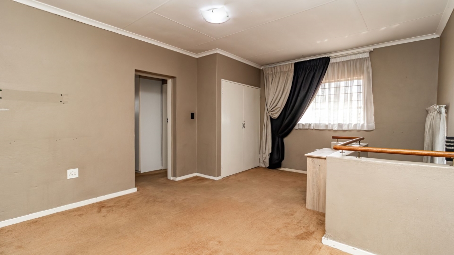 3 Bedroom Property for Sale in Bonaero Park Gauteng