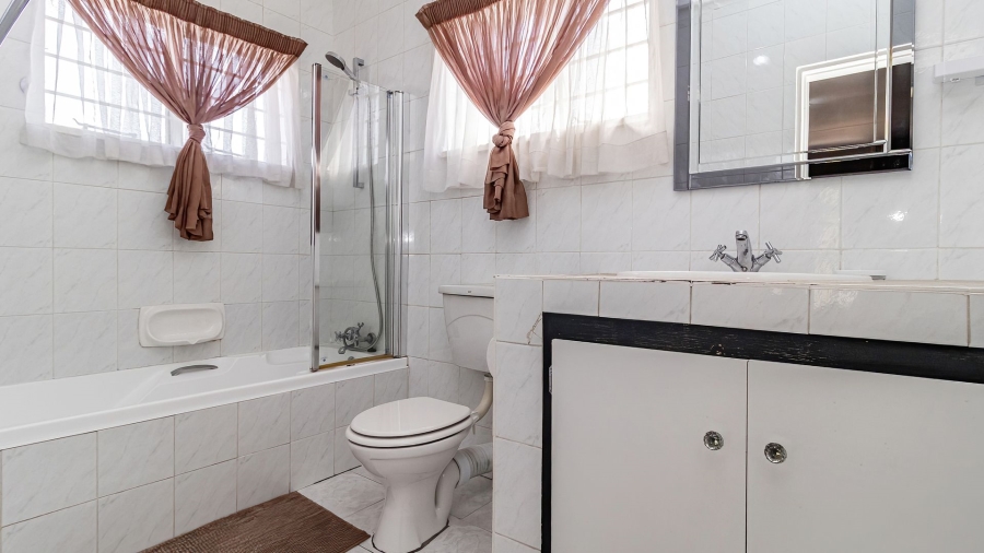 3 Bedroom Property for Sale in Bonaero Park Gauteng