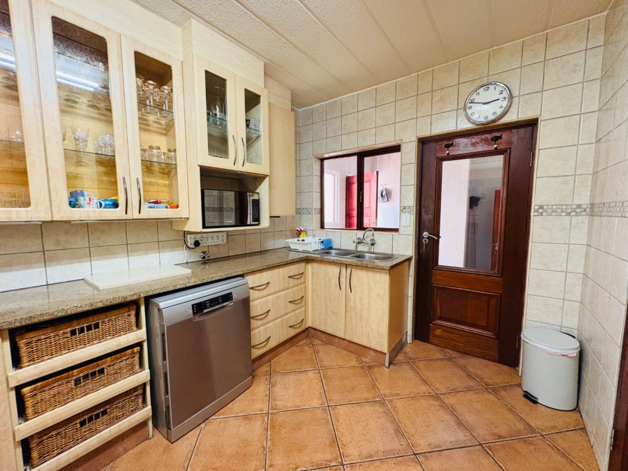 4 Bedroom Property for Sale in Wapadrand Gauteng