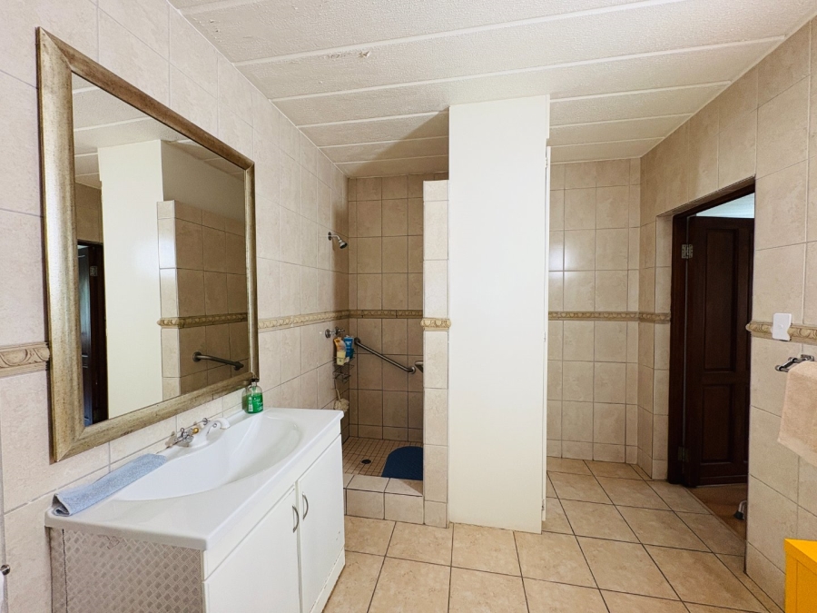 4 Bedroom Property for Sale in Wapadrand Gauteng