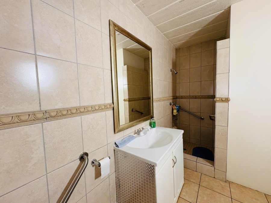 4 Bedroom Property for Sale in Wapadrand Gauteng