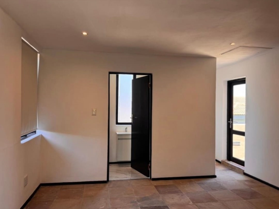 6 Bedroom Property for Sale in Dainfern Valley Gauteng