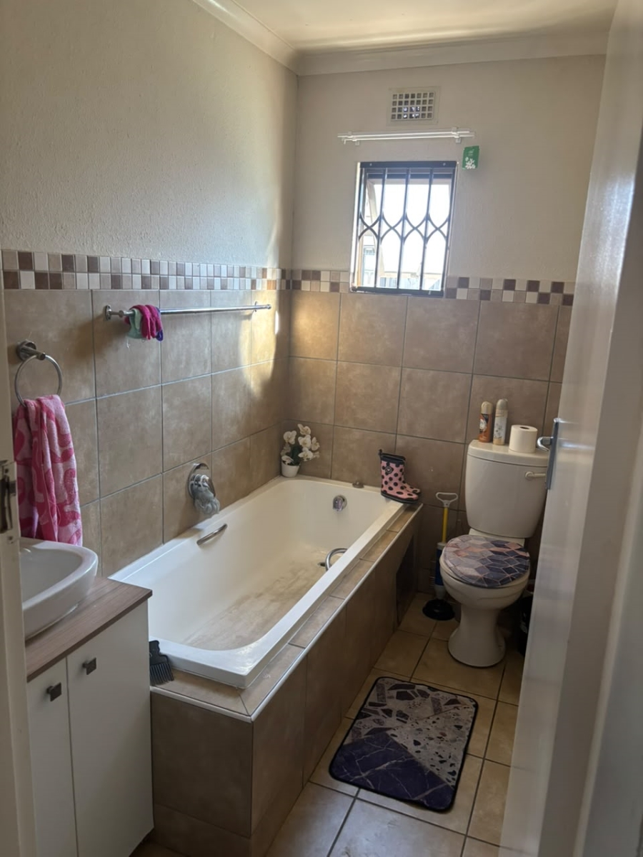 3 Bedroom Property for Sale in Albertsdal Gauteng