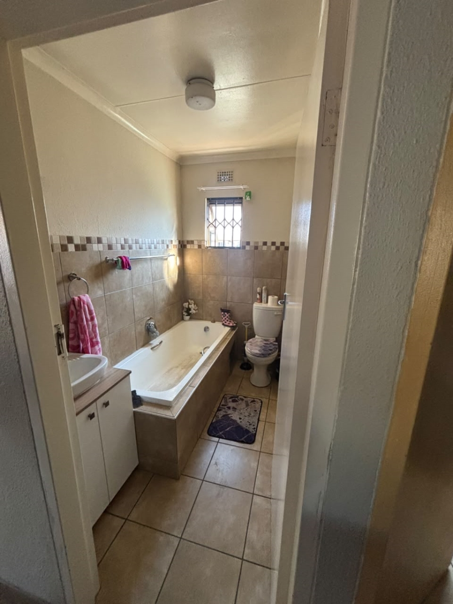 3 Bedroom Property for Sale in Albertsdal Gauteng