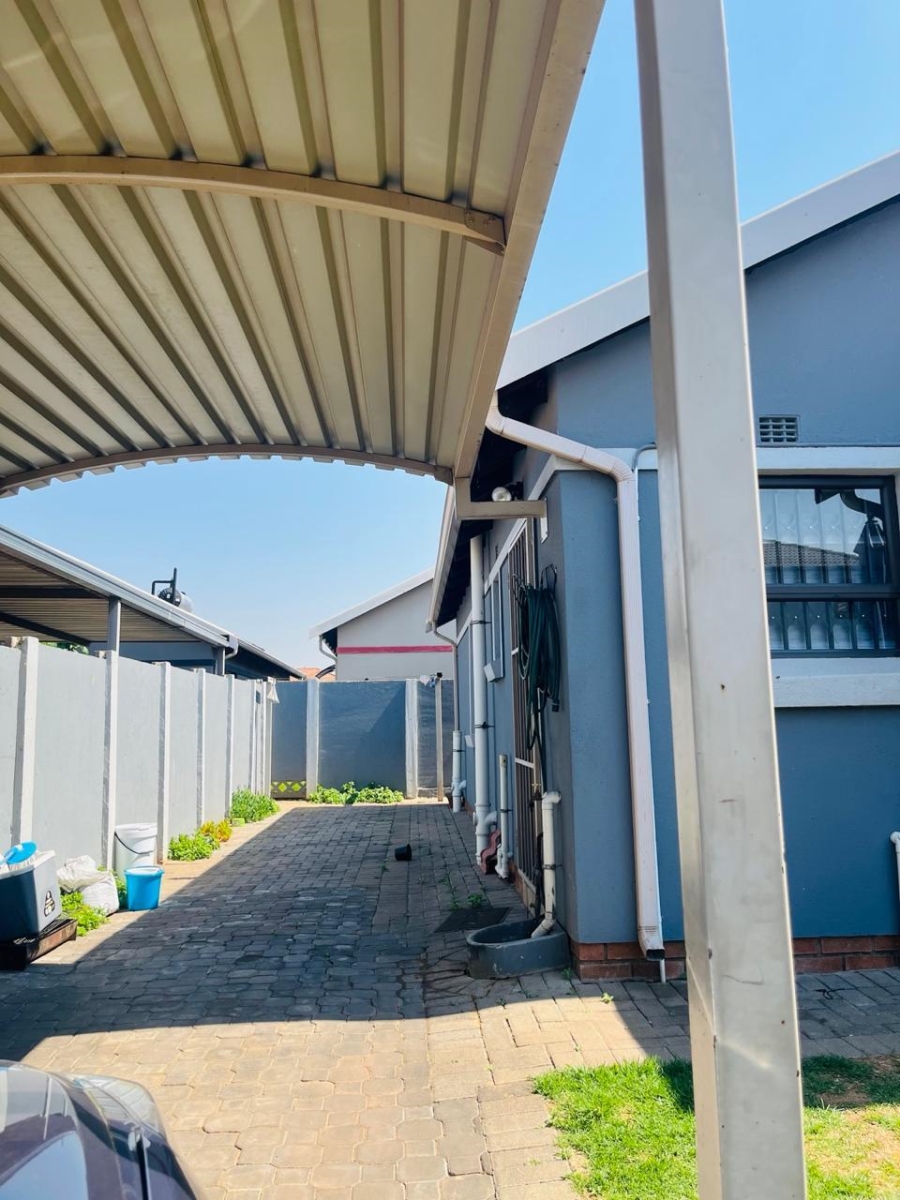 3 Bedroom Property for Sale in Albertsdal Gauteng