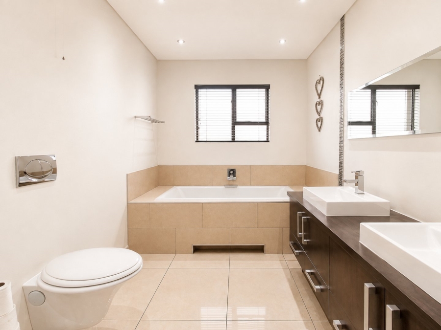 4 Bedroom Property for Sale in Dowerglen Ext 5 Gauteng