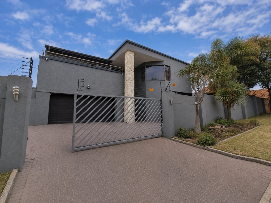 4 Bedroom Property for Sale in Dowerglen Ext 5 Gauteng