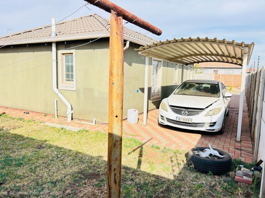 3 Bedroom Property for Sale in Sky City Gauteng