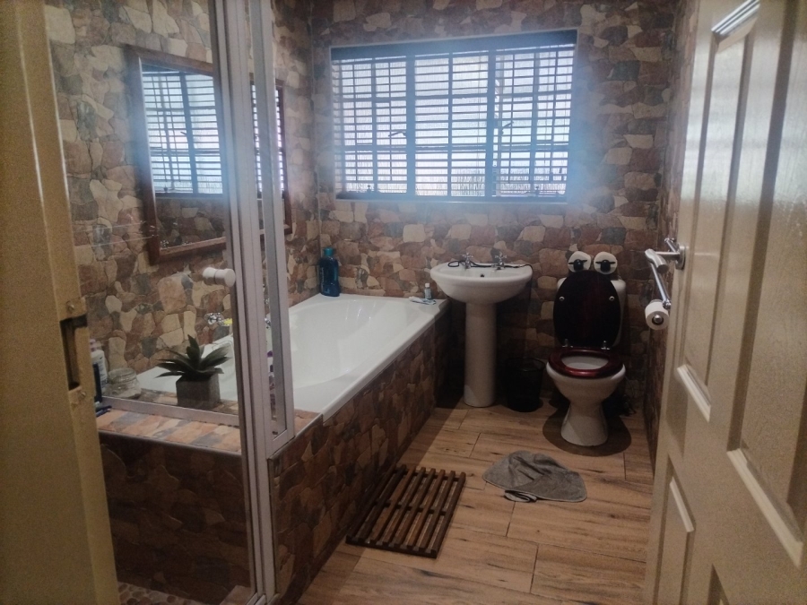4 Bedroom Property for Sale in Sonland Park Gauteng