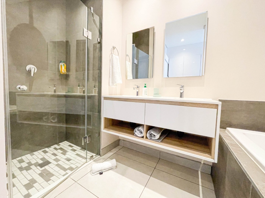 To Let 2 Bedroom Property for Rent in Glenadrienne East Gauteng