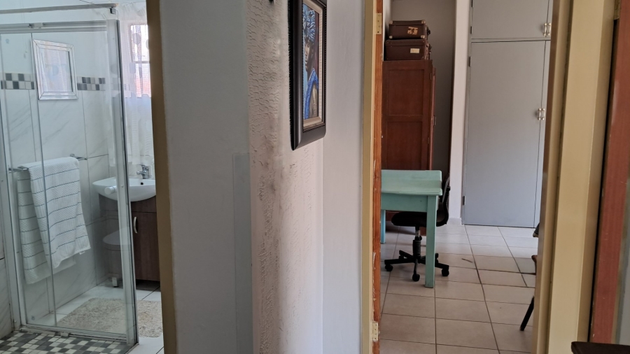3 Bedroom Property for Sale in Mountain View Gauteng