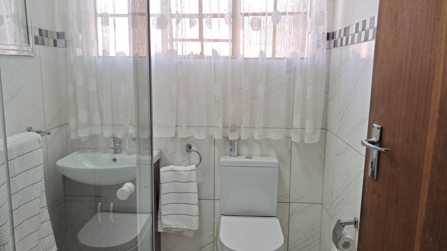 3 Bedroom Property for Sale in Mountain View Gauteng