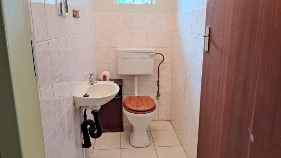 3 Bedroom Property for Sale in Mountain View Gauteng