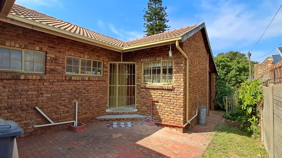 3 Bedroom Property for Sale in Mountain View Gauteng