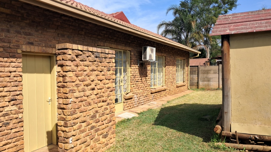 3 Bedroom Property for Sale in Mountain View Gauteng