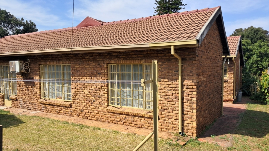 3 Bedroom Property for Sale in Mountain View Gauteng
