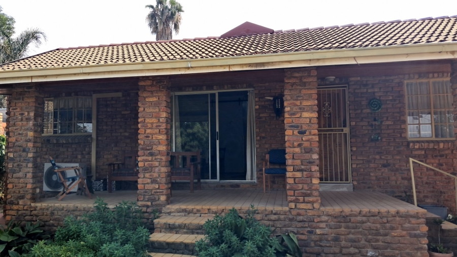 3 Bedroom Property for Sale in Mountain View Gauteng