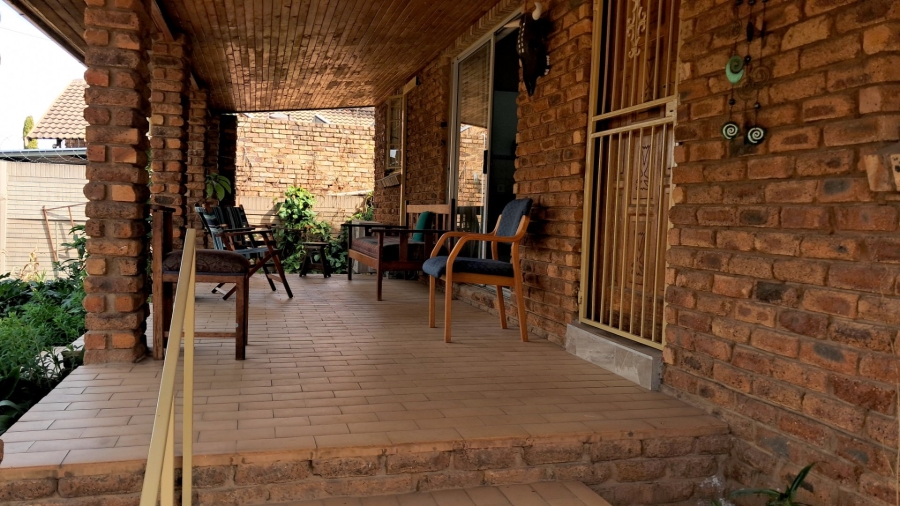 3 Bedroom Property for Sale in Mountain View Gauteng