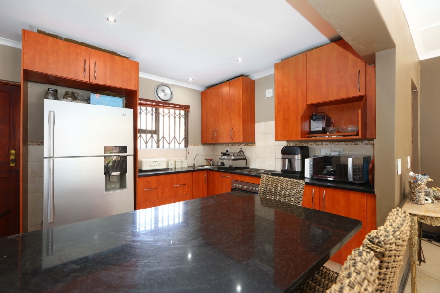 5 Bedroom Property for Sale in Kyalami Gardens Gauteng