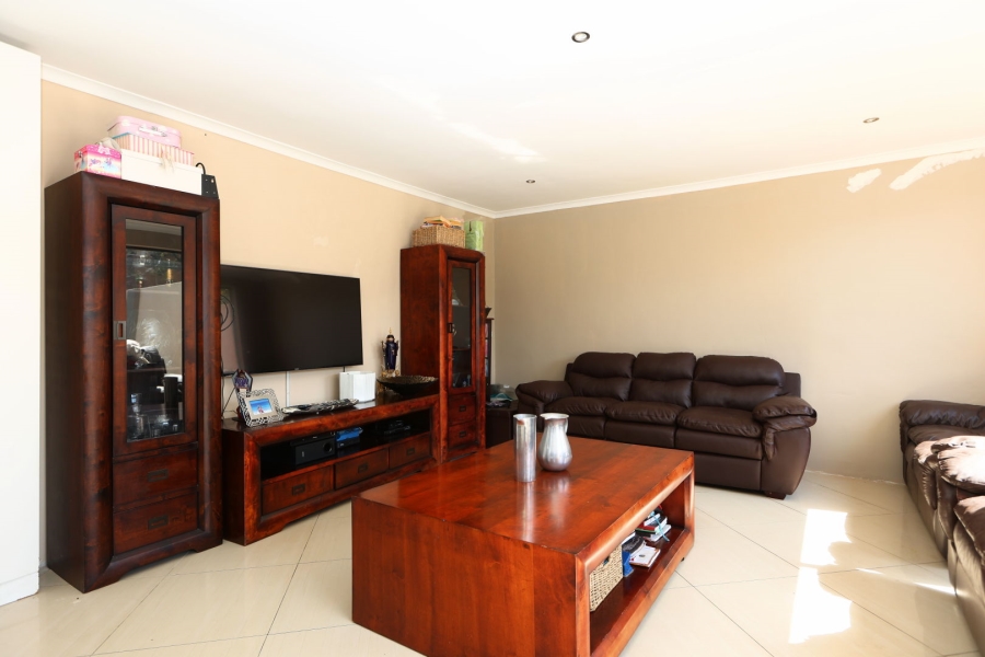 5 Bedroom Property for Sale in Kyalami Gardens Gauteng