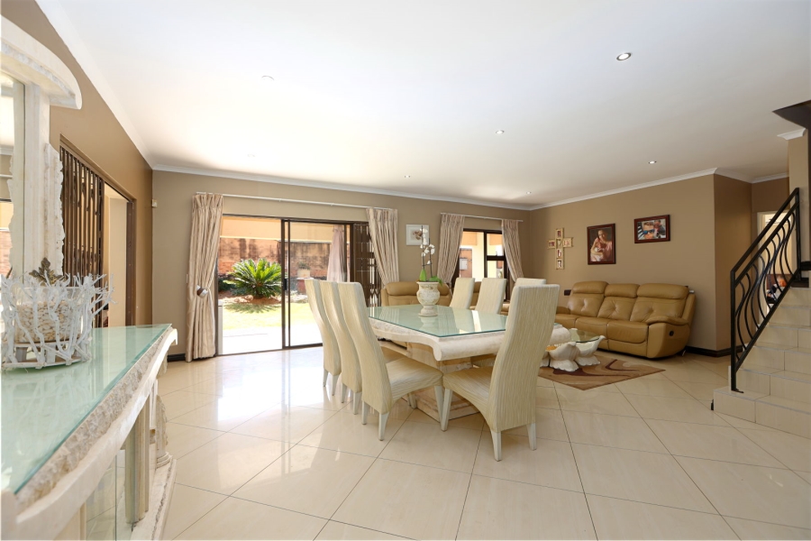 5 Bedroom Property for Sale in Kyalami Gardens Gauteng