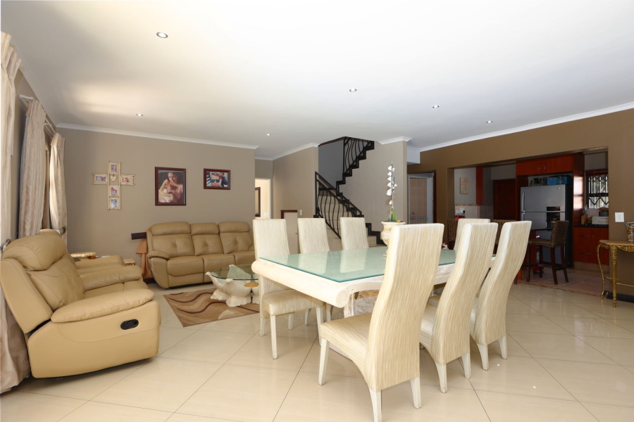 5 Bedroom Property for Sale in Kyalami Gardens Gauteng